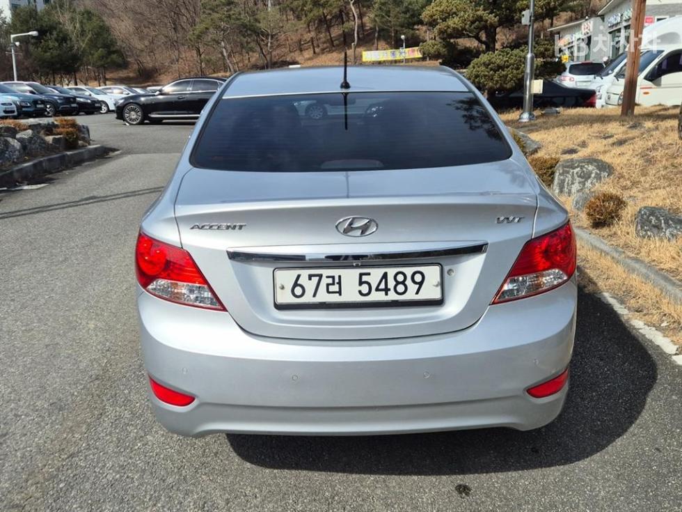2013 - hyundai accent
