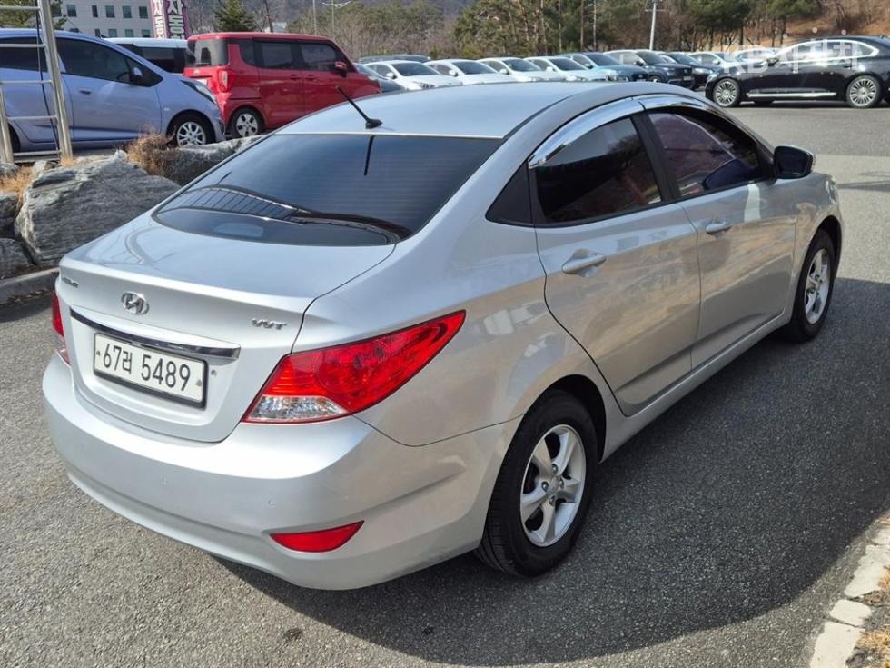 2013 - hyundai accent
