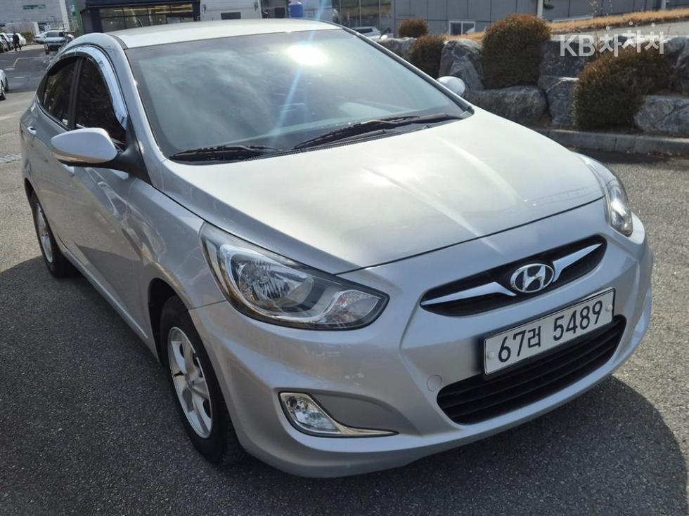 2013 - hyundai accent