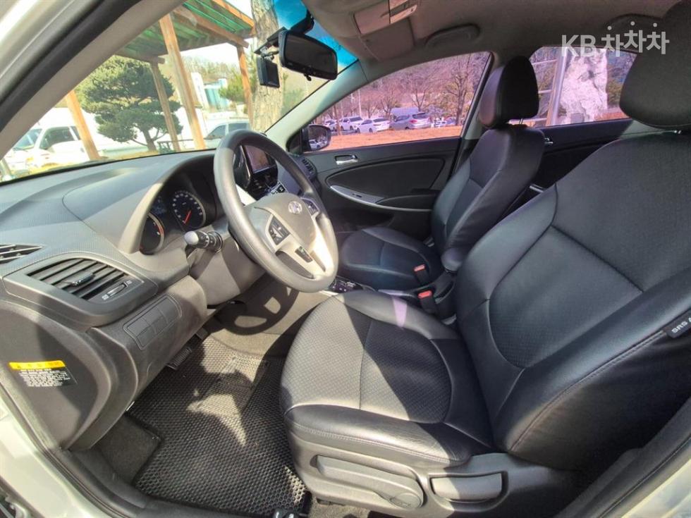 2013 - hyundai accent