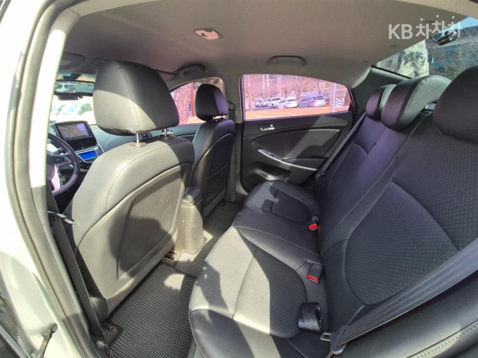 2013 - hyundai accent