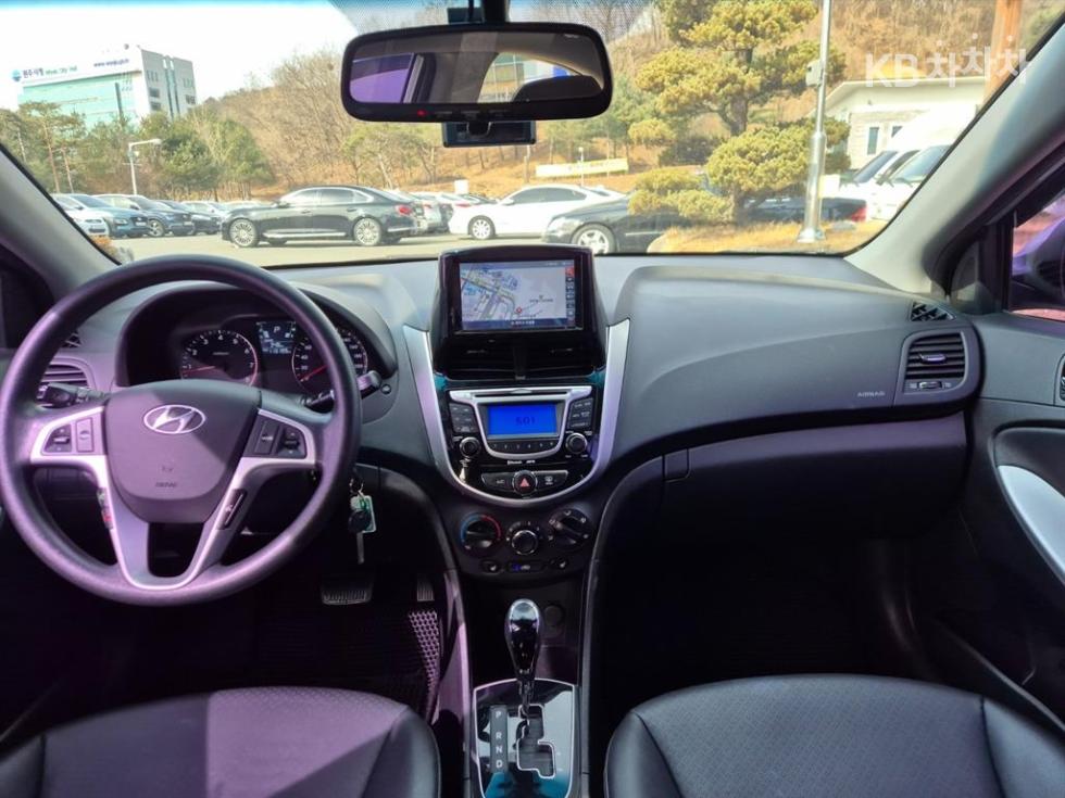 2013 - hyundai accent