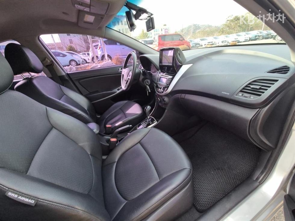 2013 - hyundai accent