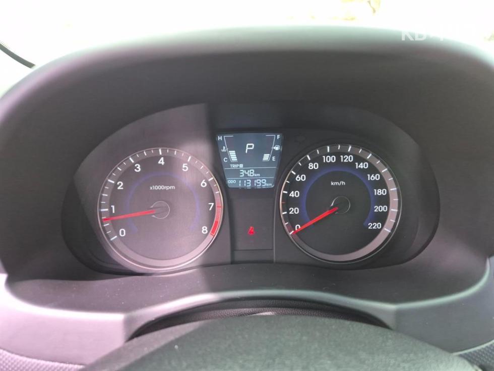 2013 - hyundai accent