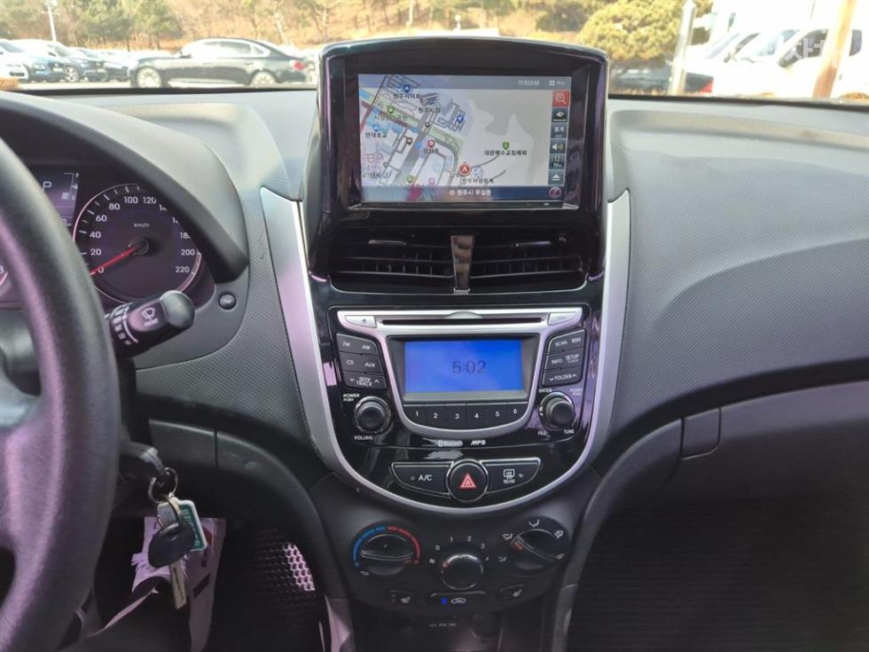 2013 - hyundai accent