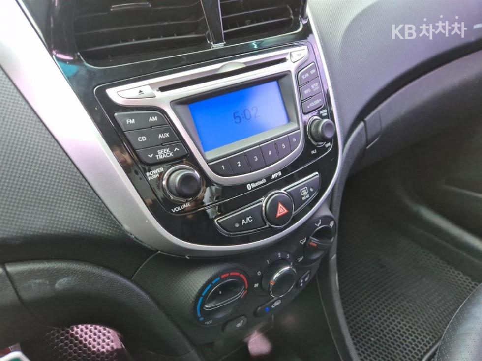 2013 - hyundai accent