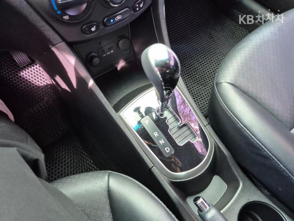 2013 - hyundai accent