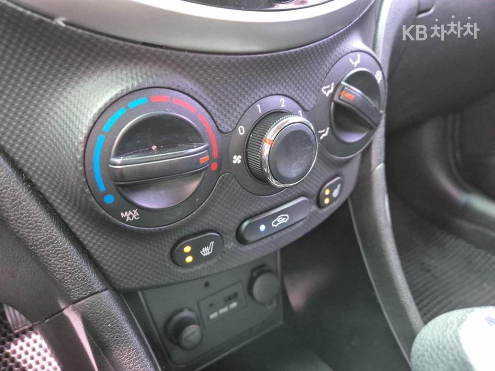 2013 - hyundai accent