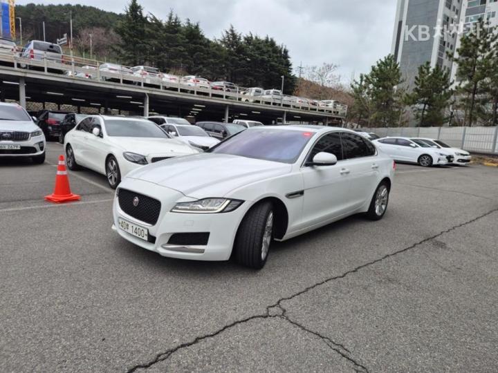 Jaguar XF 2.5T Portfolio 3