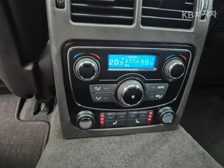 Jaguar XF 2.5T Portfolio 6