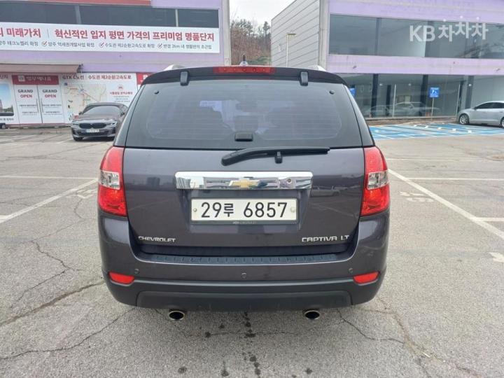 Chevrolet Captiva 2WD LT 8