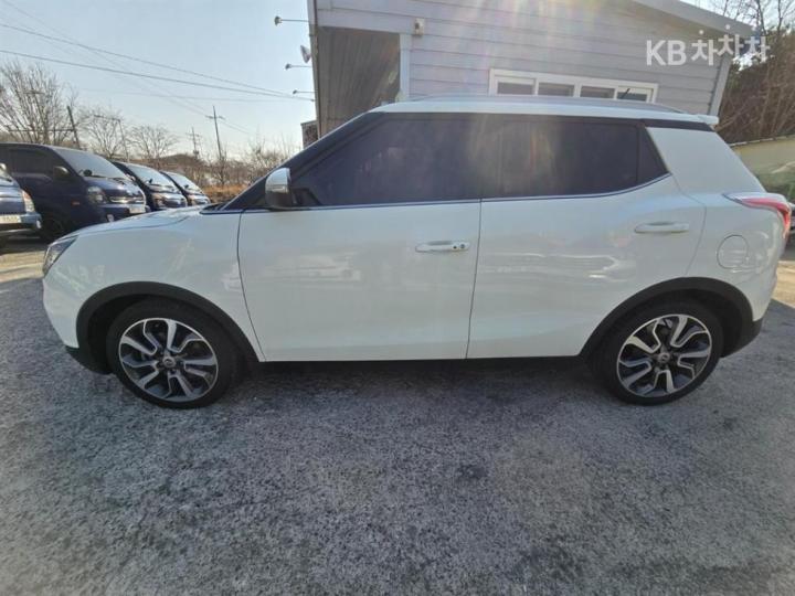 KG Mobility (Ssangyong) Tivoli Gasoline LX Premium Type 5