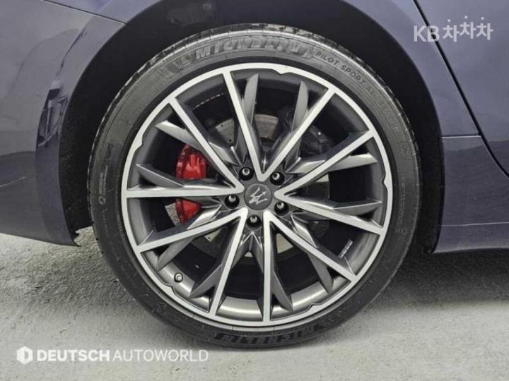 Maserati Ghibli New 3.0 S Q4 GranLusso 6