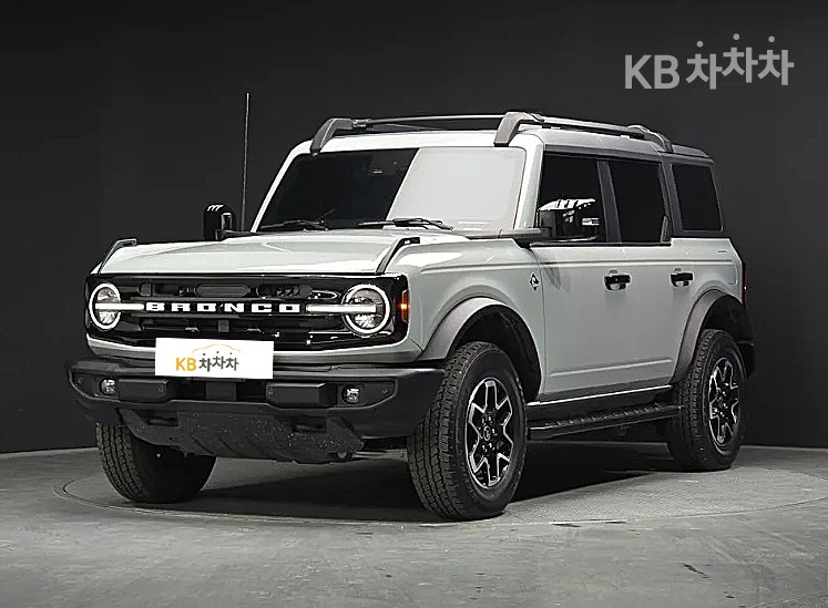 2023 - ford bronco