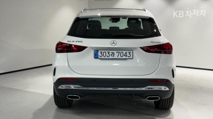 Mercedes-Benz GLA-Class H247 250 4Matic AMG Line 4