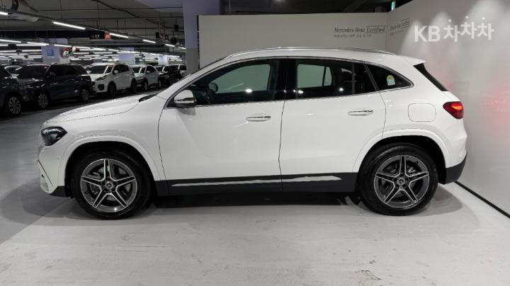 Mercedes-Benz GLA-Class H247 250 4Matic AMG Line 9