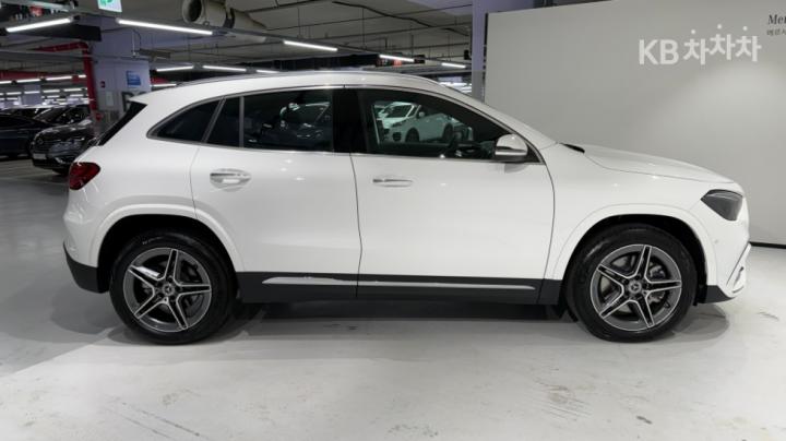 Mercedes-Benz GLA-Class H247 250 4Matic AMG Line 10