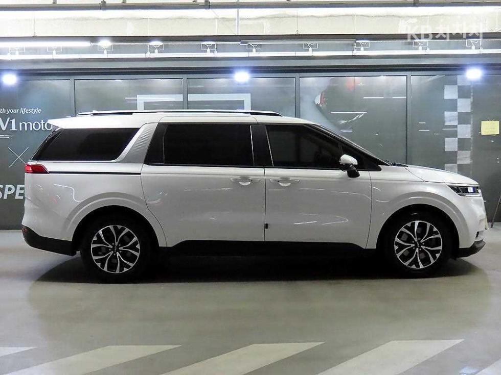 2022 - kia carnival