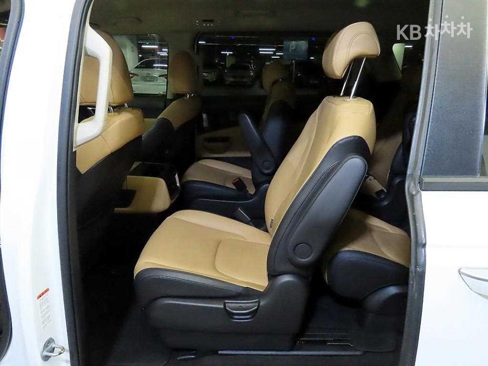 2022 - kia carnival