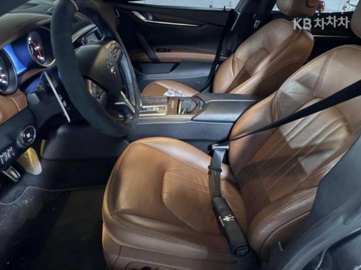 Maserati Ghibli 3.0 Diesel 7