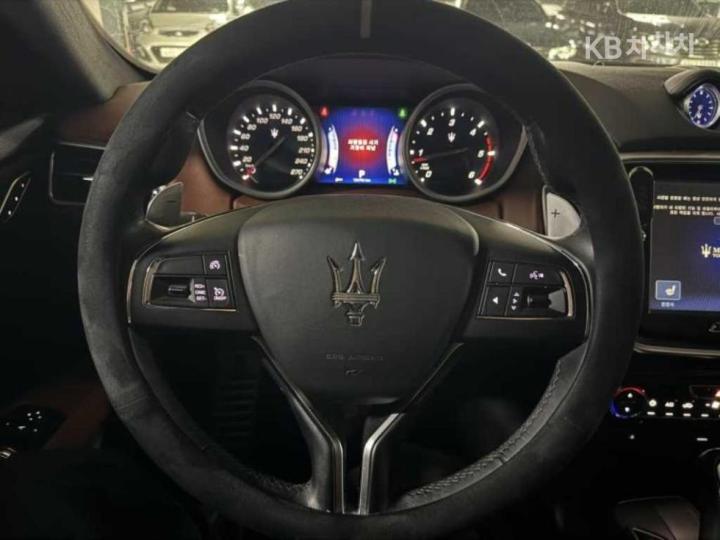 Maserati Ghibli 3.0 Diesel 8