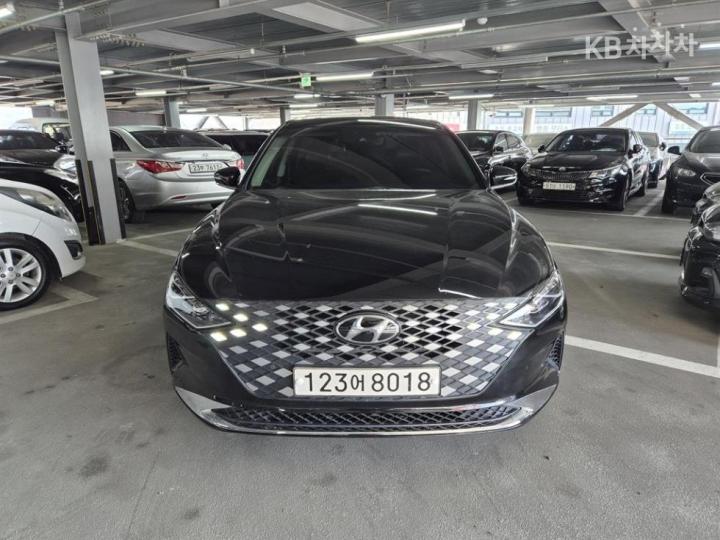 Hyundai Grandeur Hybrid 2.4 Premium 3