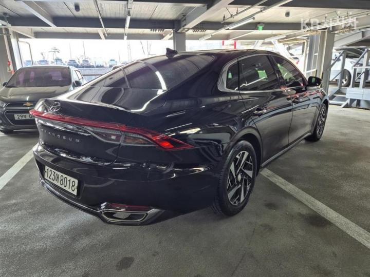 Hyundai Grandeur Hybrid 2.4 Premium 5