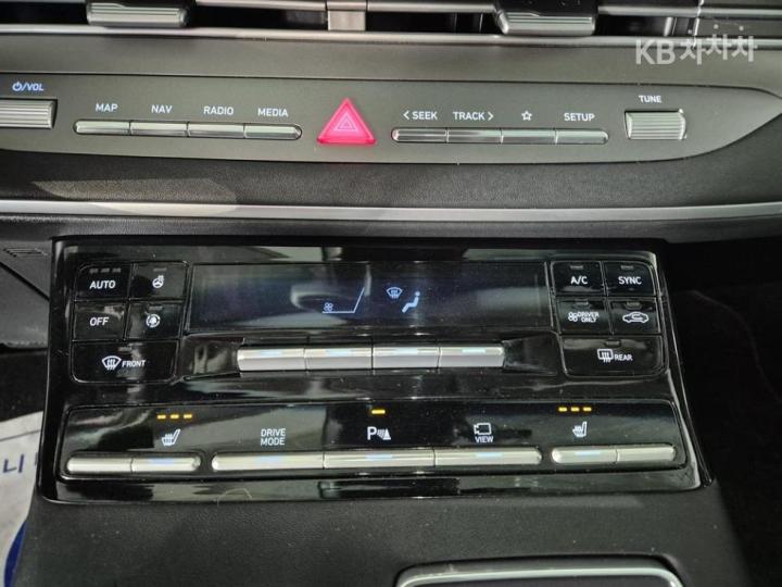 Hyundai Grandeur Hybrid 2.4 Premium 10