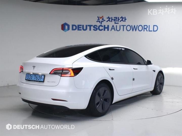 Tesla Model 3 Long Range 3