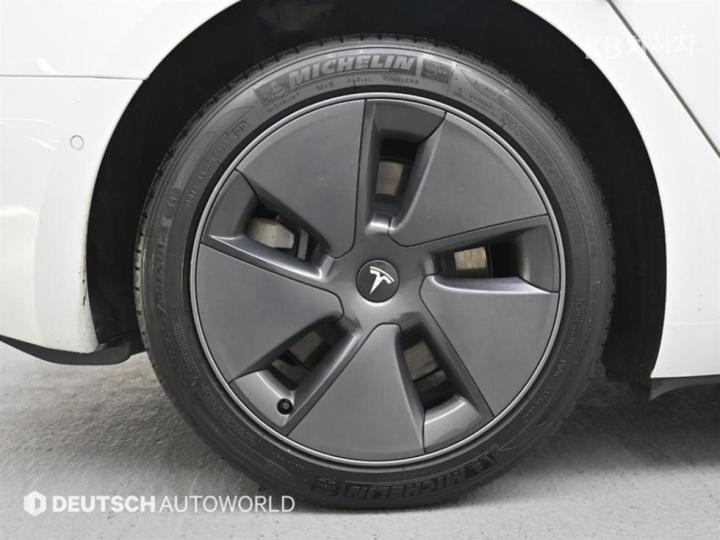 Tesla Model 3 Long Range 6