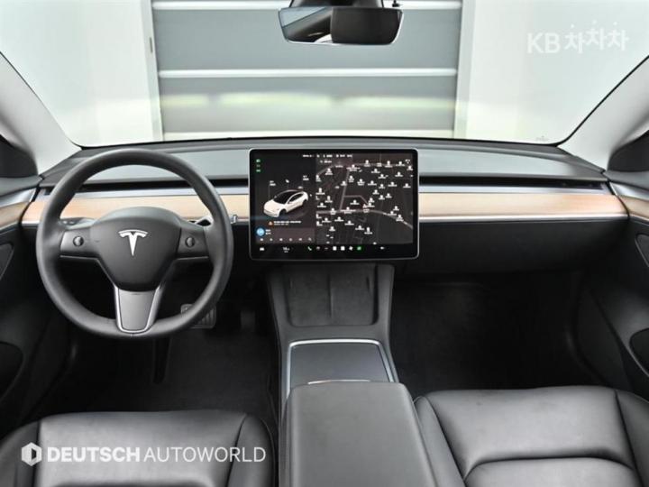Tesla Model 3 Long Range 8