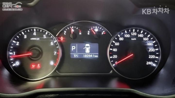 Kia Carens 2.0 LPI Prestige 6