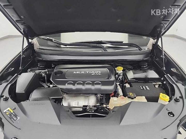 Jeep Cherokee 2.4 Longitude High 6