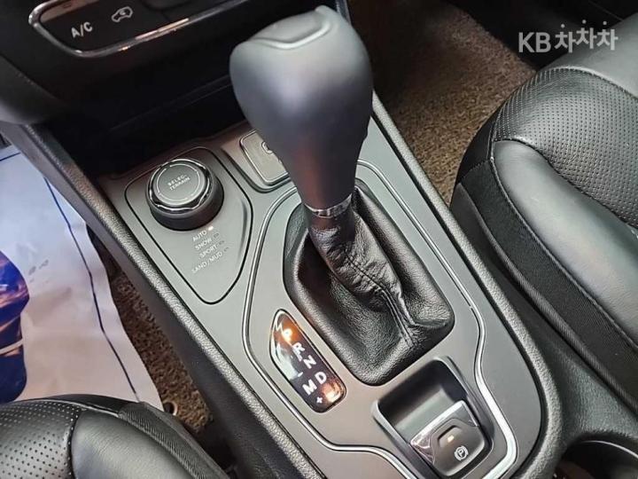 Jeep Cherokee 2.4 Longitude High 9