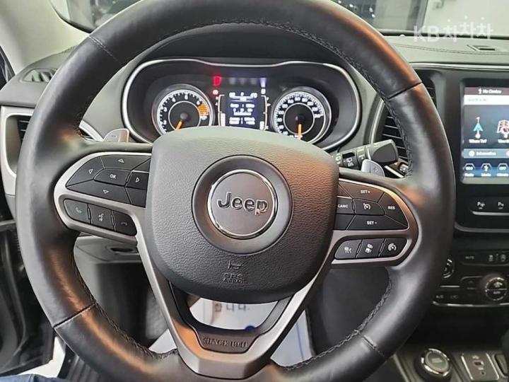 Jeep Cherokee 2.4 Longitude High 10