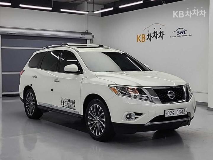 Nissan Pathfinder 3.5 4WD SE 5