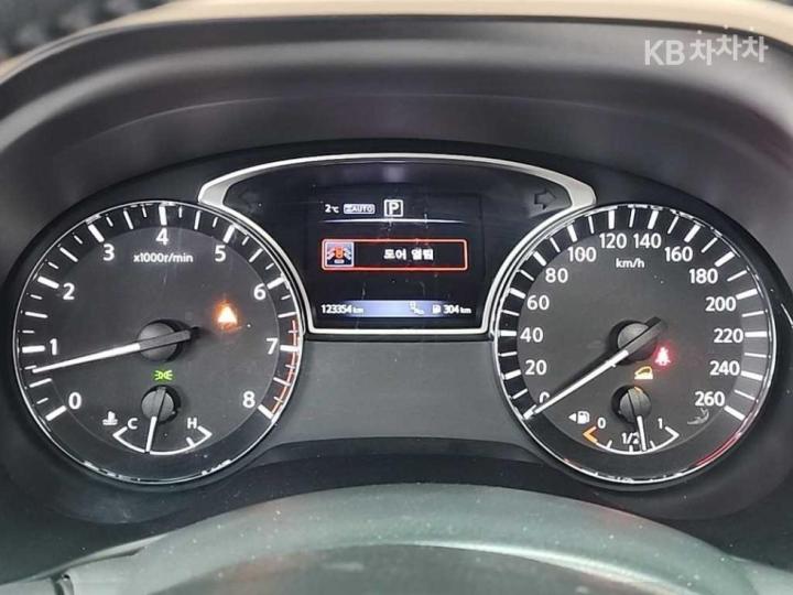 Nissan Pathfinder 3.5 4WD SE 7