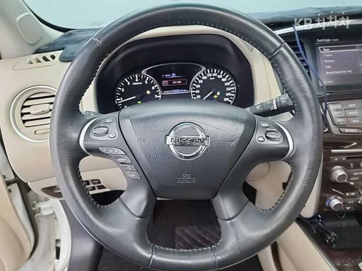 Nissan Pathfinder 3.5 4WD SE 10