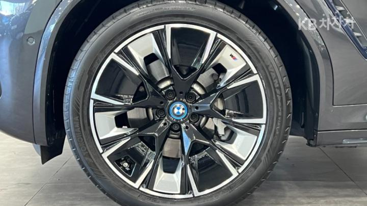 BMW iX3 G08 M Sport Package 8