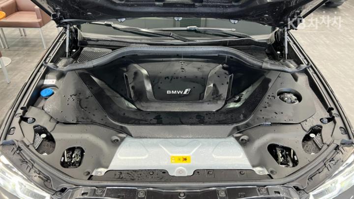 BMW iX3 G08 M Sport Package 7