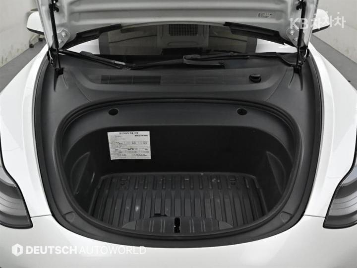 Tesla Model 3 Long Range 7