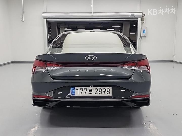 Hyundai Avante CN7 1.6 LPi Style 4