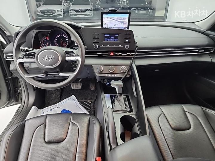 Hyundai Avante CN7 1.6 LPi Style 8