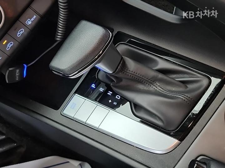 Hyundai Avante CN7 1.6 LPi Style 9