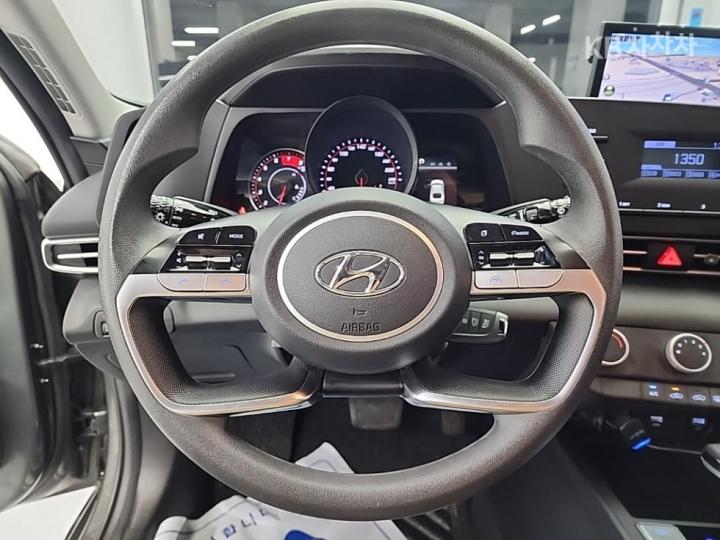 Hyundai Avante CN7 1.6 LPi Style 10