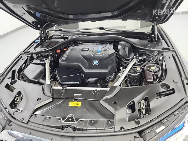 BMW 5 Series G30 530e M Sport 6