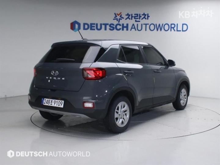 Hyundai Venue Gasoline 1.6 Smart 3