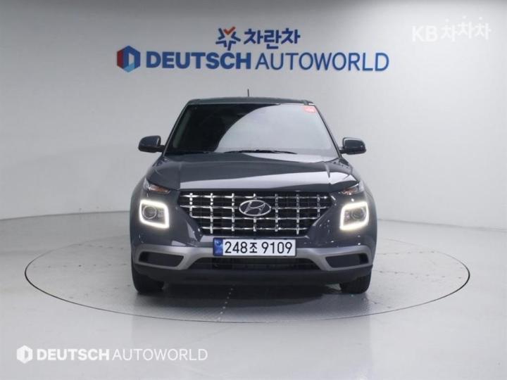 Hyundai Venue Gasoline 1.6 Smart 4