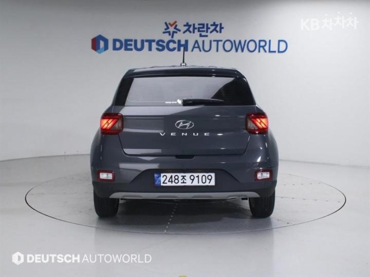 Hyundai Venue Gasoline 1.6 Smart 5