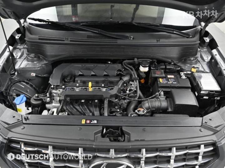 Hyundai Venue Gasoline 1.6 Smart 7